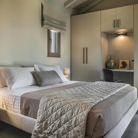 Alekos Houses-elia * Lixouri